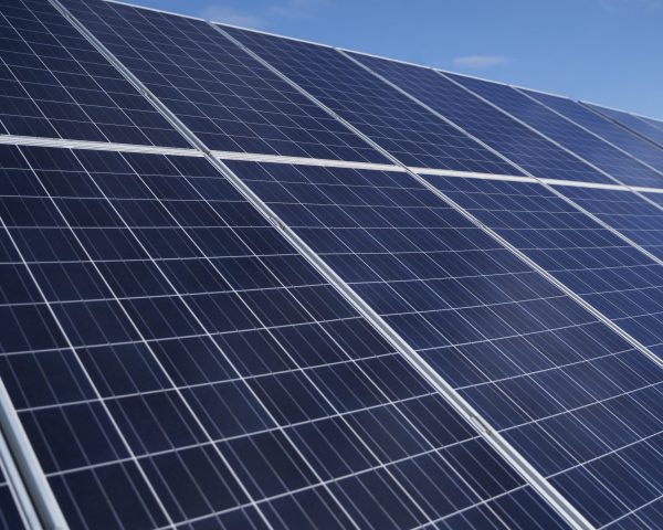 low-angle-solar-pannels-arrangement